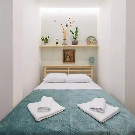 Navarinou Hideaway Apartment *