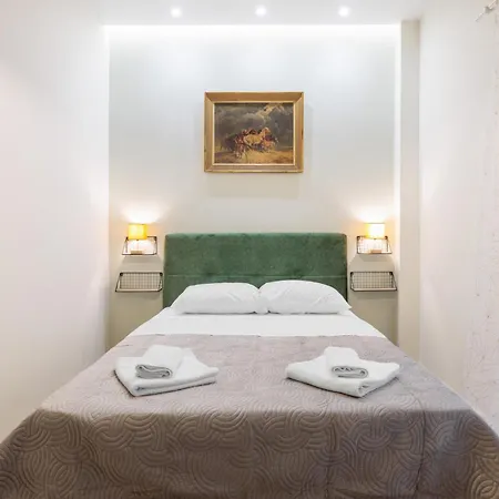 Navarinou Hideaway Apartment *